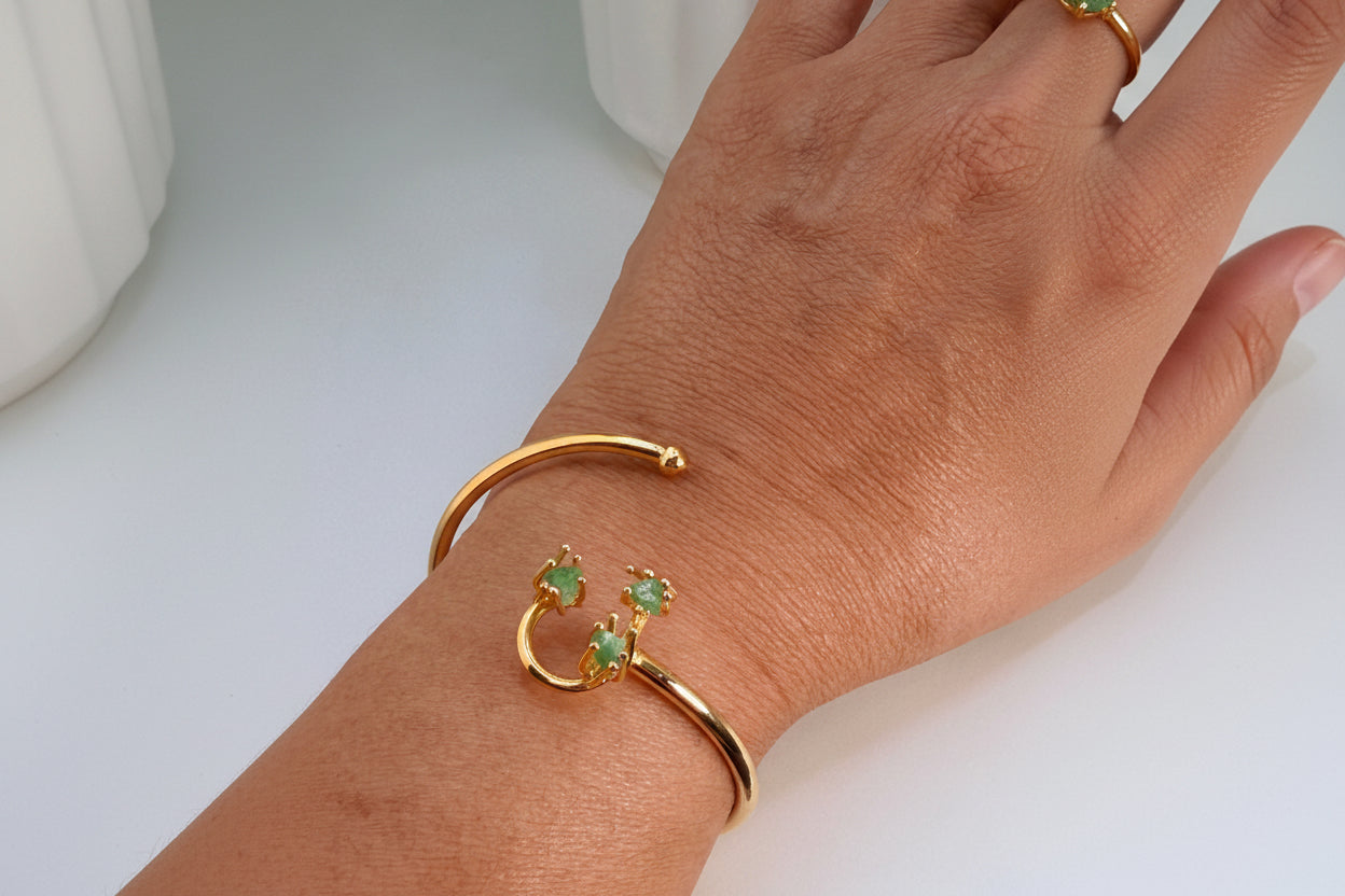 Adjustable Gold Bracelet & Ring Set – 24K Gold Plated Bronze with Raw Emerald (Murralla)