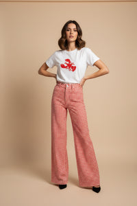 White Lobster Detail Tee – Chic Casual Statement