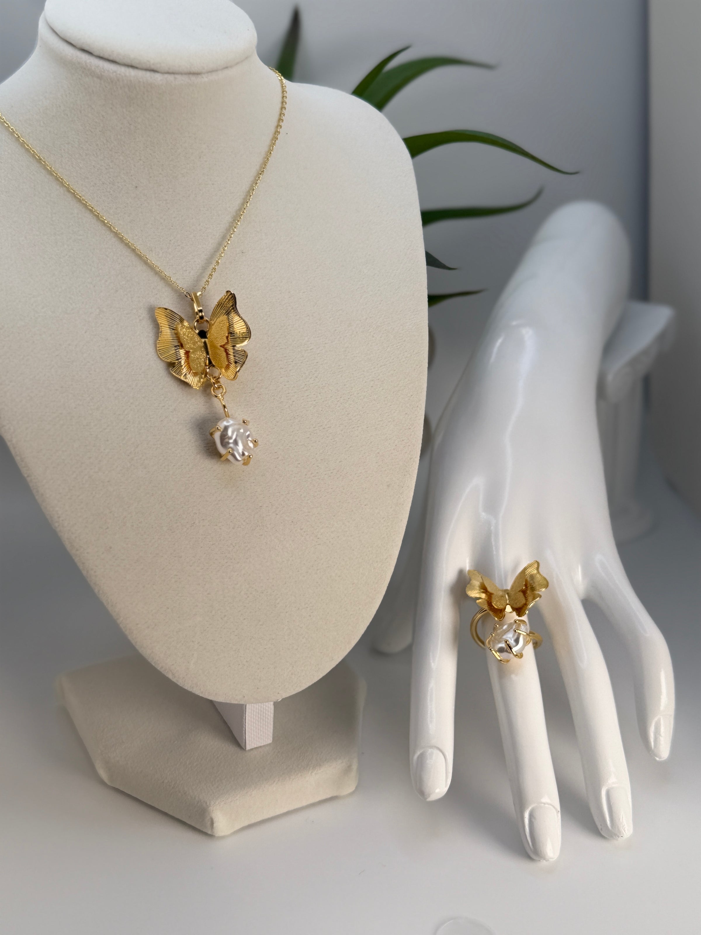 Butterfly Pearl Jewelry Set – 24K Gold Plated Bronze Necklace & Adjustable Ring