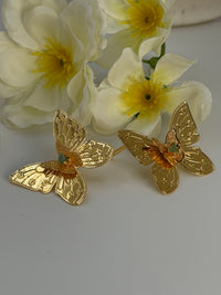 Handcrafted butterfly jewelry set in 24K gold plated bronze
Featuring natural raw emerald stones.
Elegant, delicate, and one of a kind.