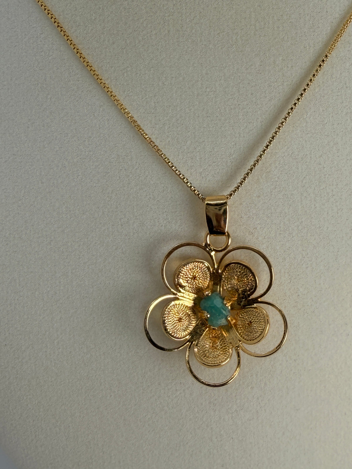 Handmade Filigree Flower Jewelry Set with Raw Emerald (Murralla) – 24K Gold Plated Bronze