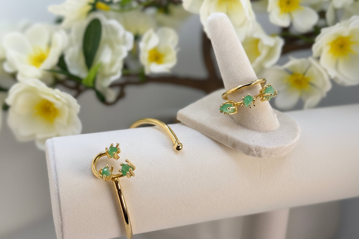 Adjustable Gold Bracelet & Ring Set – 24K Gold Plated Bronze with Raw Emerald (Murralla)