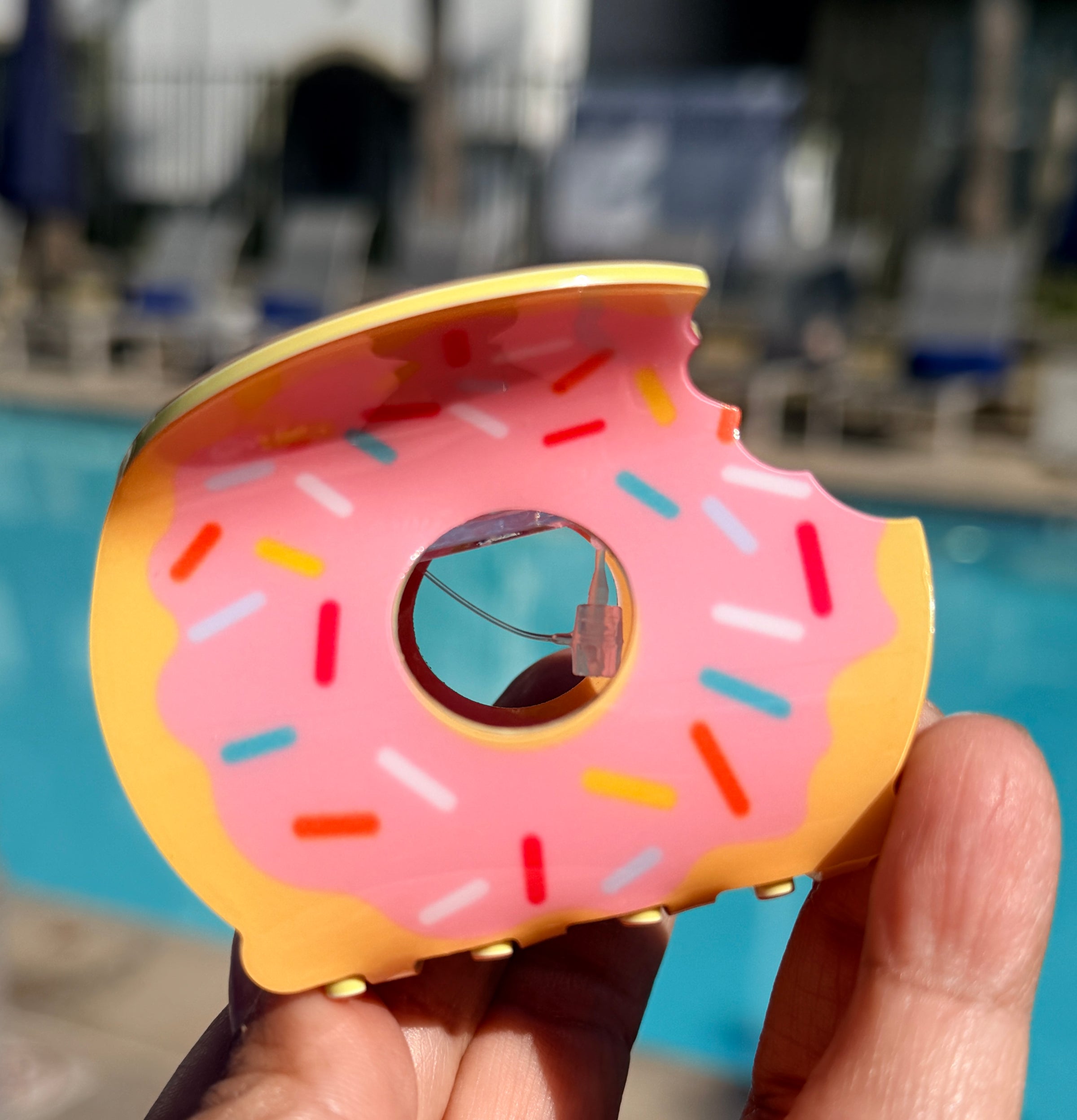 Donut Hair Claw Clip – Pink Frosted Acrylic Hair Accessory with Sprinkles
