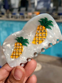 Pineapple Hair Claw Clip – Tropical Acrylic Hair Accessory with Rhinestones
