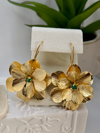 Handmade Gold Flower Earrings – 24K Gold Plated Bronze with Raw Emerald (Murralla)