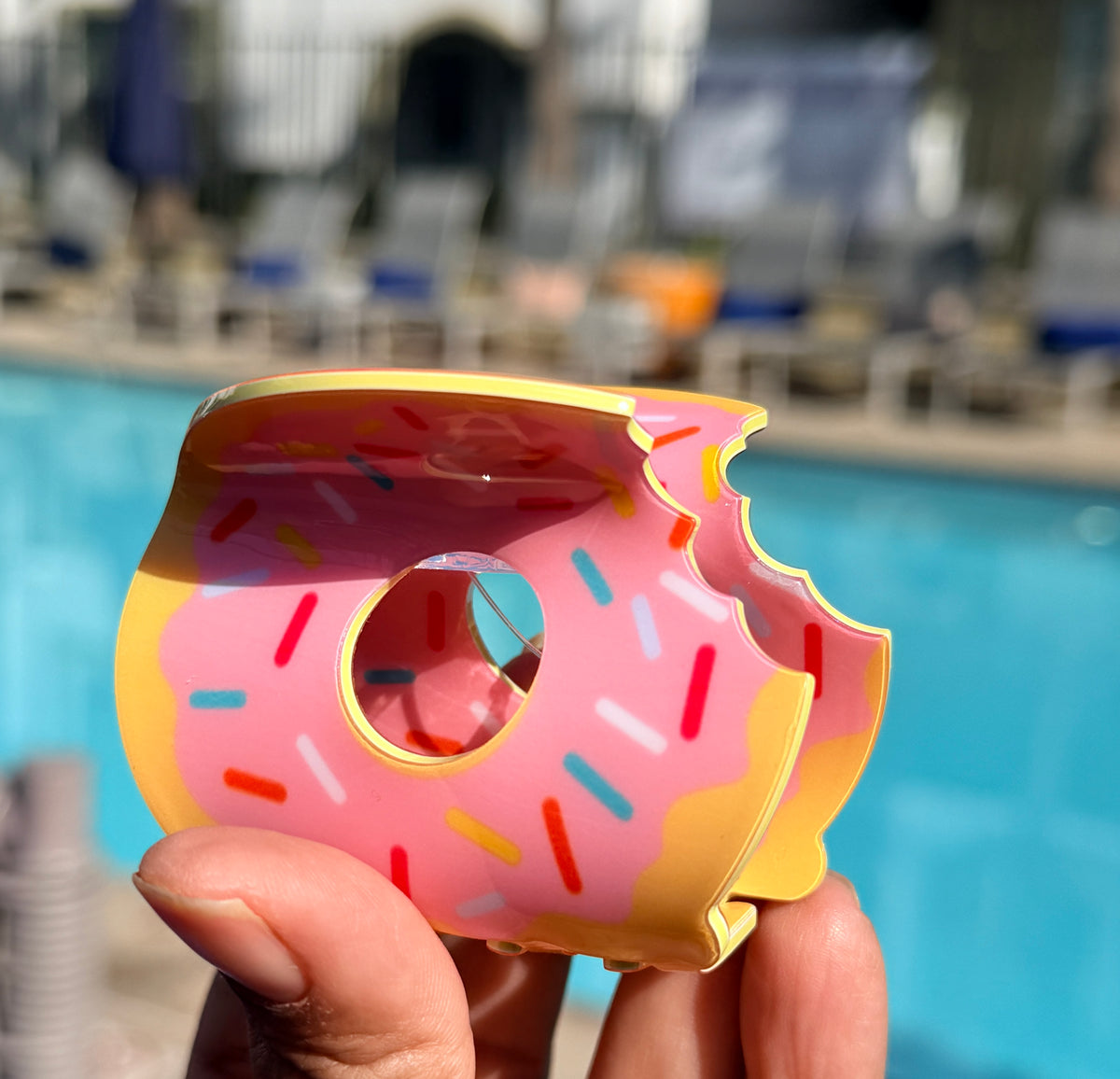 Donut Hair Claw Clip – Pink Frosted Acrylic Hair Accessory with Sprinkles