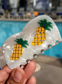 Pineapple Hair Claw Clip – Tropical Acrylic Hair Accessory with Rhinestones